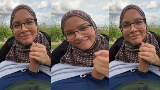 Horny Hijabi Mom Sucking Big Cock Fuck in Public Park